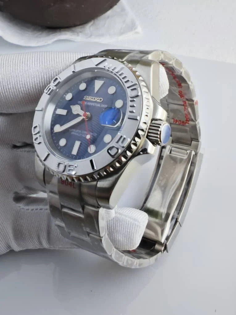 Yachteiko Silver and Navy Blue - caseback detail | The Golden Mods