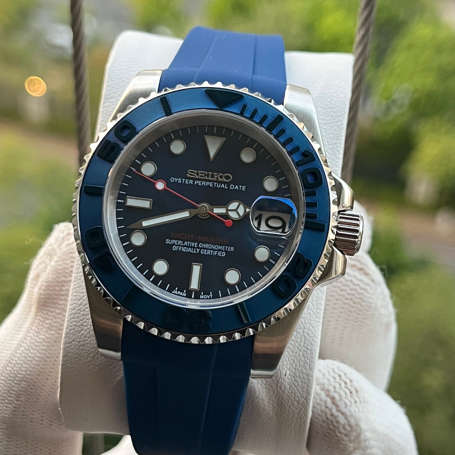 Yachteiko Blue Oysterflex - front dial view | The Golden Mods