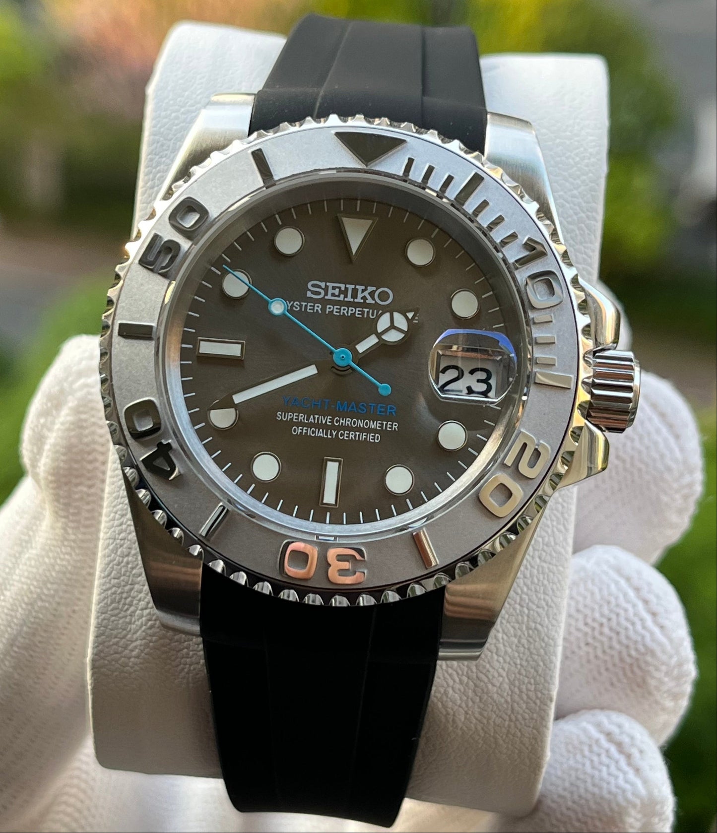 Yachteiko Oysterflex - front dial view | The Golden Mods