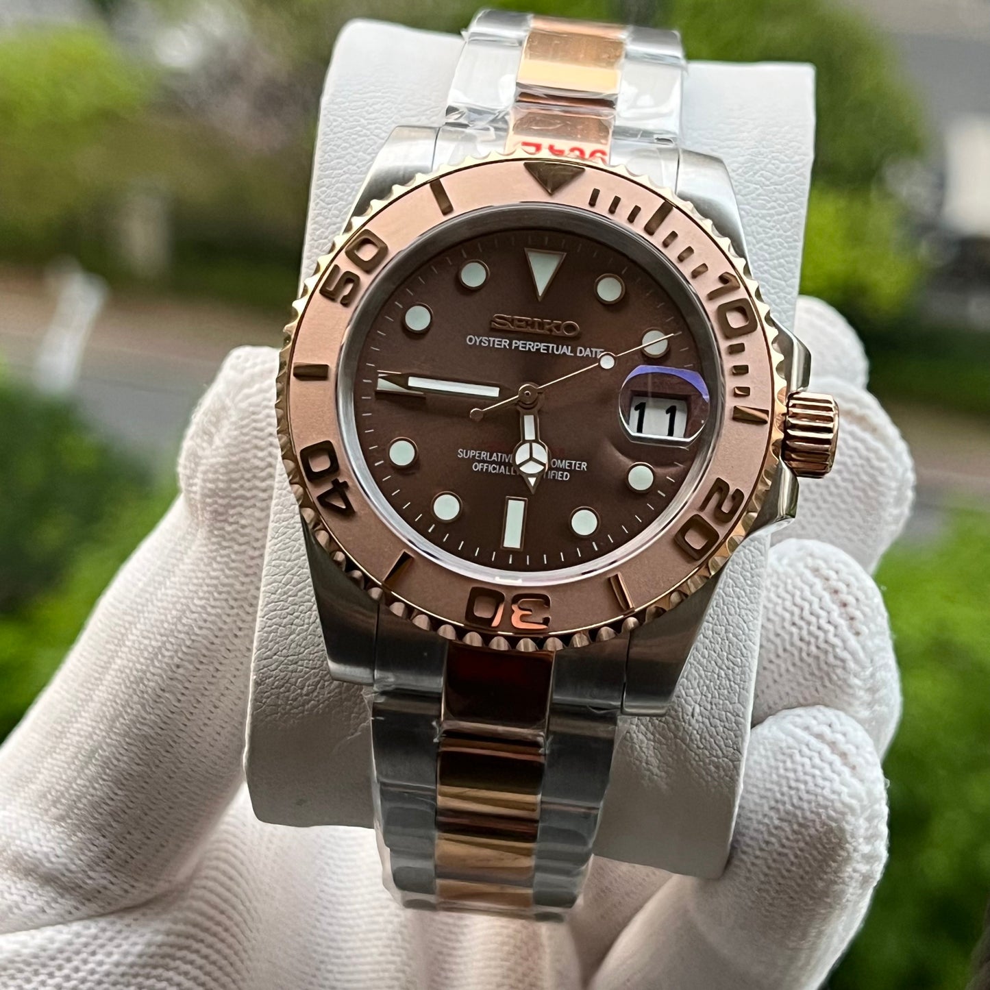 Yachteiko Rose Gold Brown - side profile | The Golden Mods