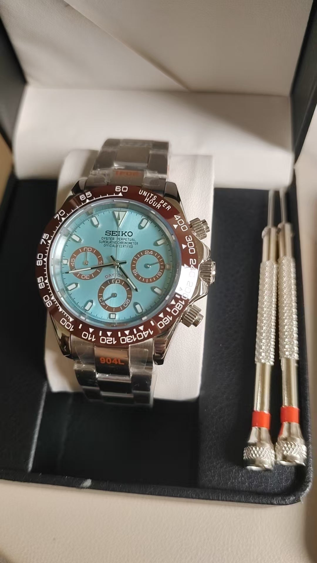 Seitona Platinum - clasp detail | The Golden Mods