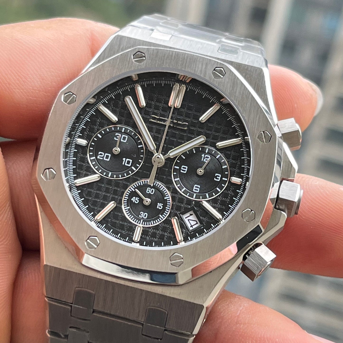 Seikoak Black Chronograph - side profile | The Golden Mods