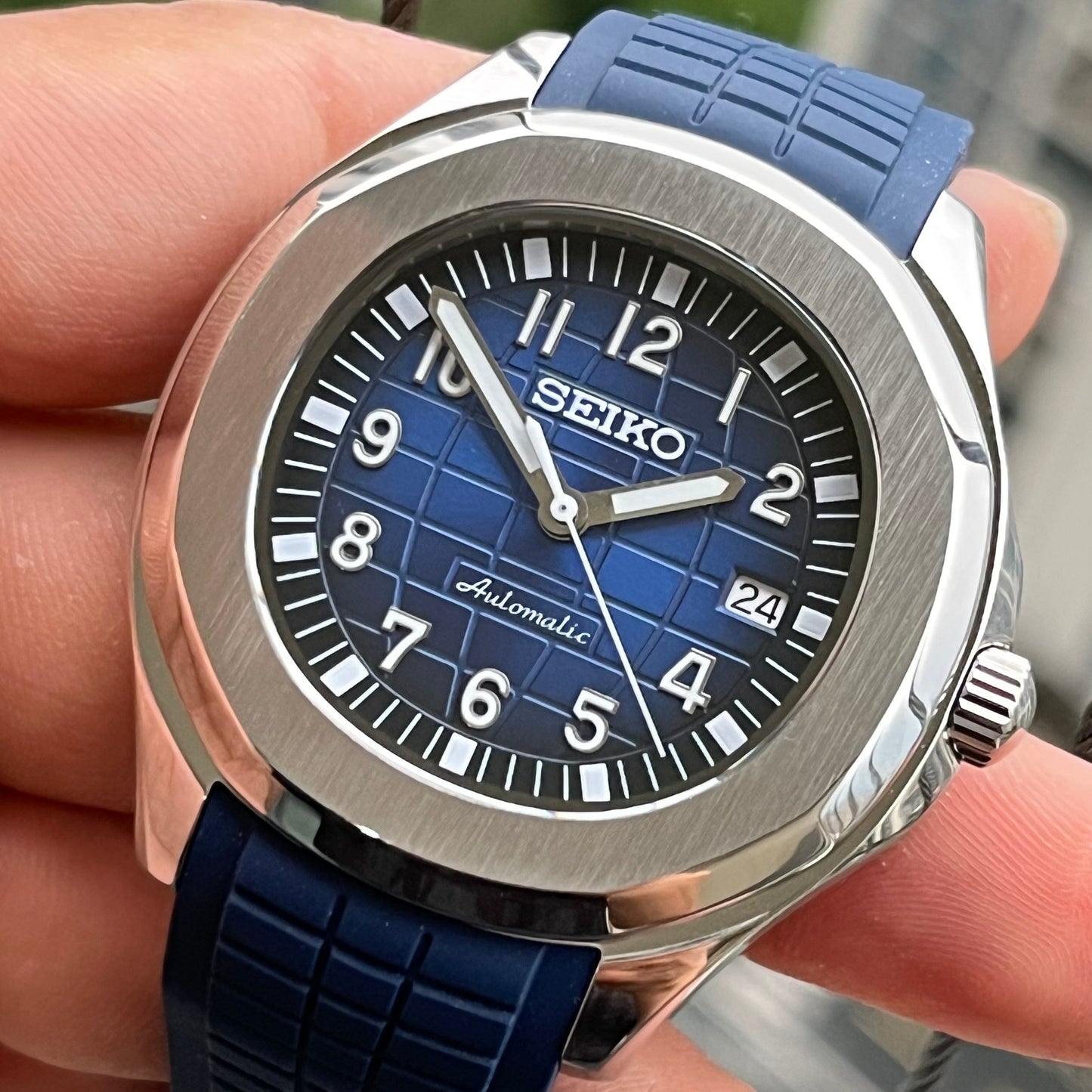 Seikonaut Navy Blue - side profile | The Golden Mods