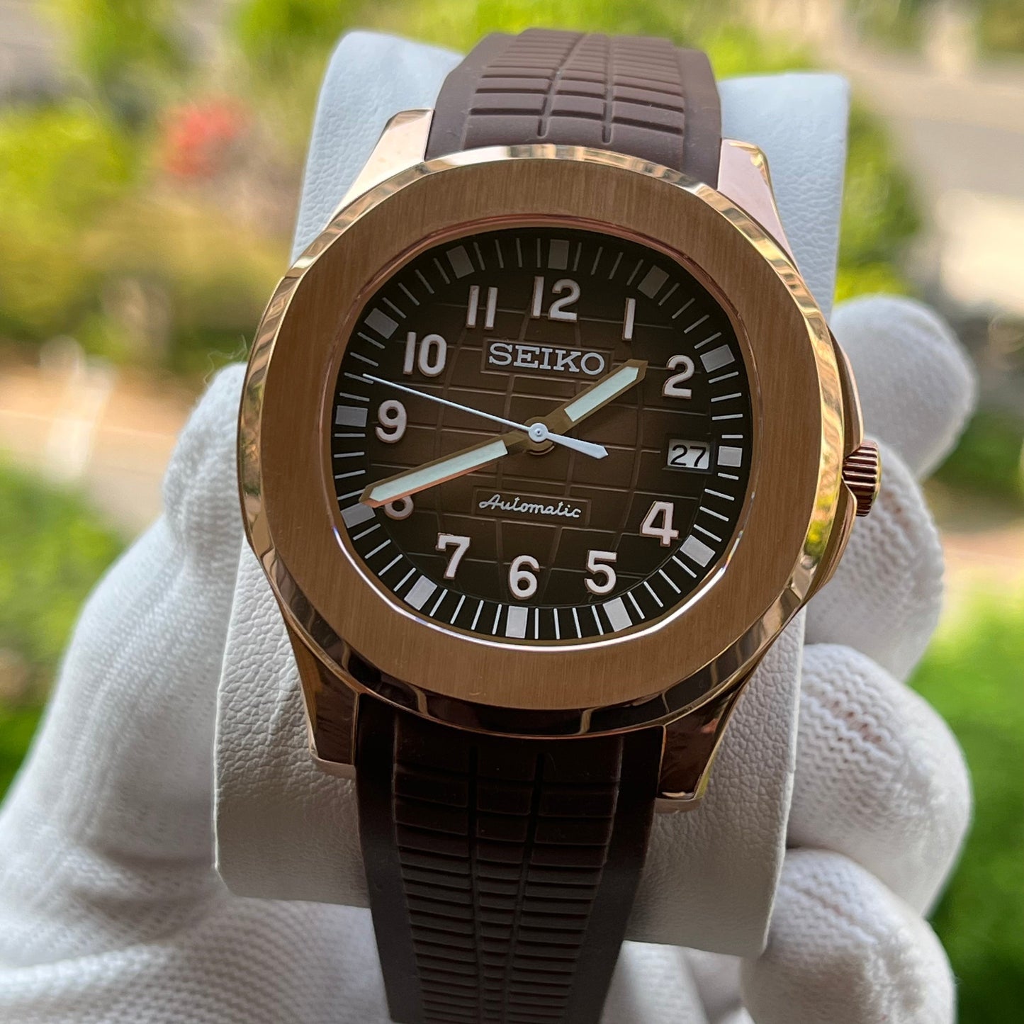 Seikonaut Chocolate Rose Gold - side profile | The Golden Mods