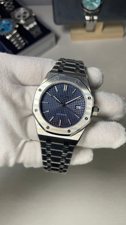Seikoak Navy Blue - wrist shot | The Golden Mods