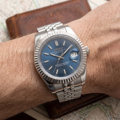 Seikojust Dark Blue Seiko mod watch detail shot | The Golden Mods
