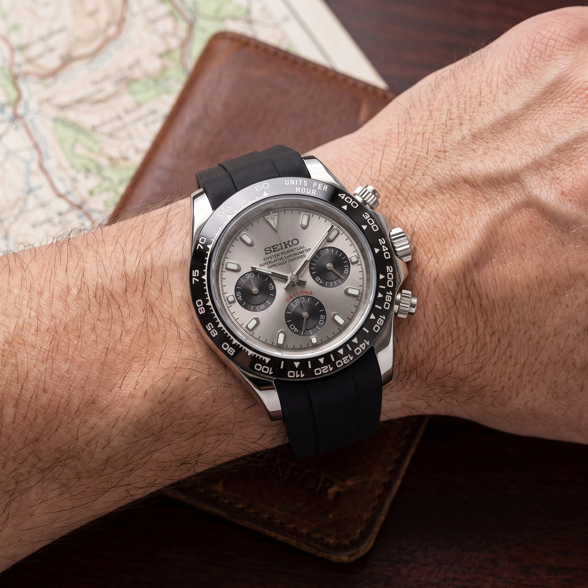 Seitona Ghost OysterFlex Seiko mod watch detail shot | The Golden Mods