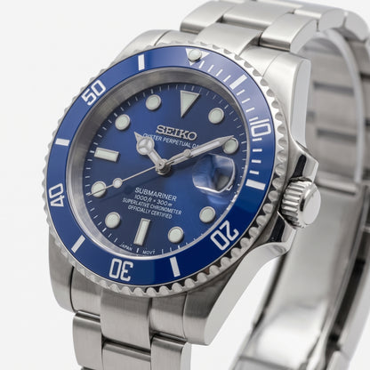 Seikomariner Smurf Seiko mod watch detail shot | The Golden Mods