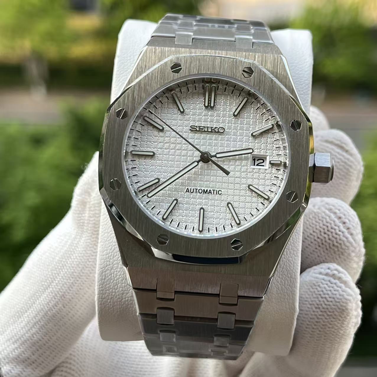 Seikoak | White